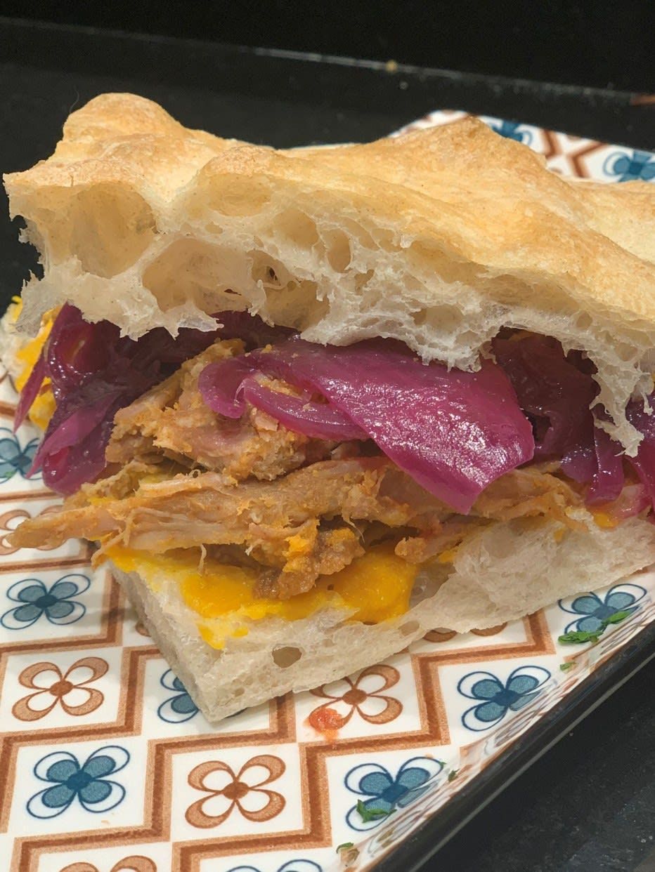 Doppio Crunch farcito con pulled pork di Forbici Pizza